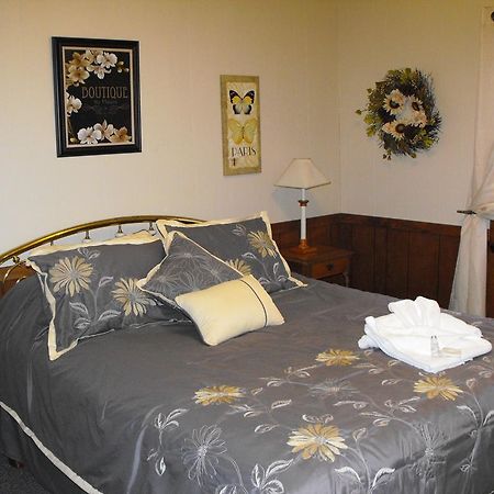 Swiss Farm Inn Pittsfield Room photo