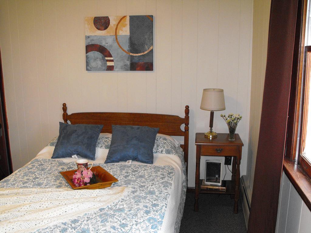 Swiss Farm Inn Pittsfield Room photo